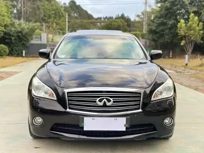 Infiniti M
