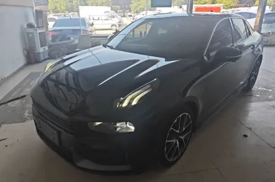 Lynk & Co 03