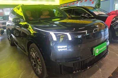 Lynk & Co 900