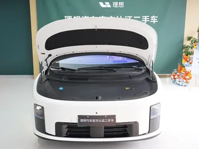 Li Auto 理想i8