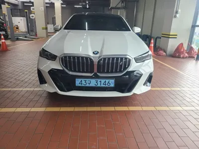 BMW i5