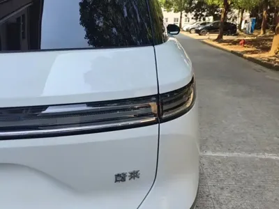 Nio ES8