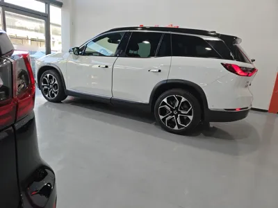 Nio ES8