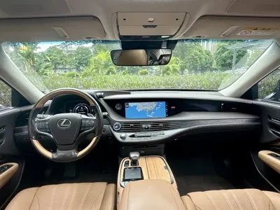 Lexus LS