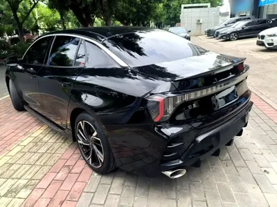 Lynk & Co 03