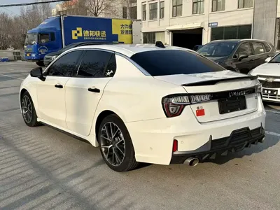 Lynk & Co 03