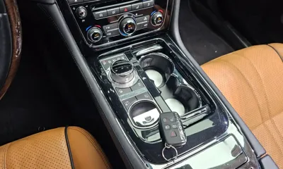 Jaguar XJ