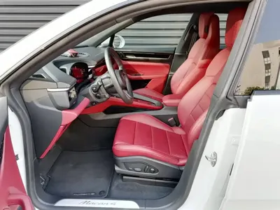 Porsche Macan EV