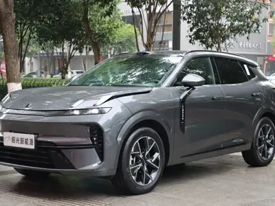 Lynk & Co 08 EM-P