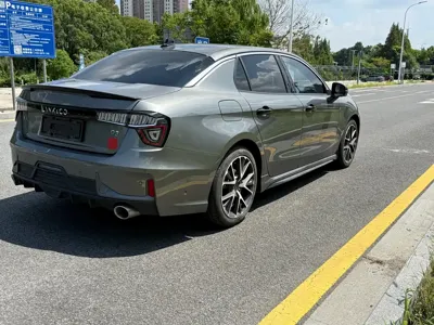 Lynk & Co 03