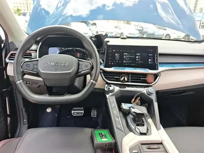 Lynk & Co 06