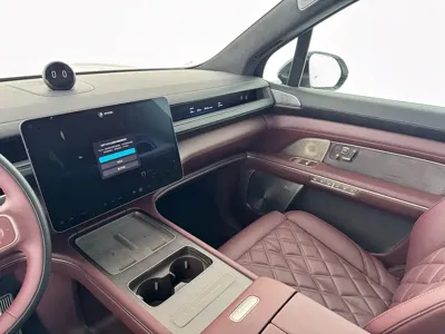 Nio ES8