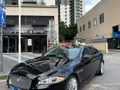 Jaguar XJ