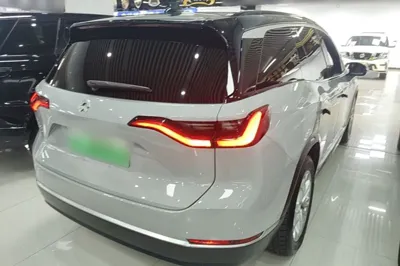 Nio ES8