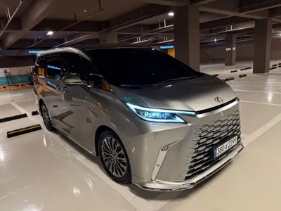 Lexus LM