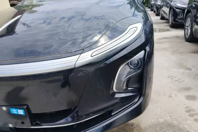 Hongqi E-QM5
