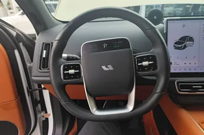 Li Auto L6