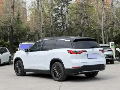 Nio ES8