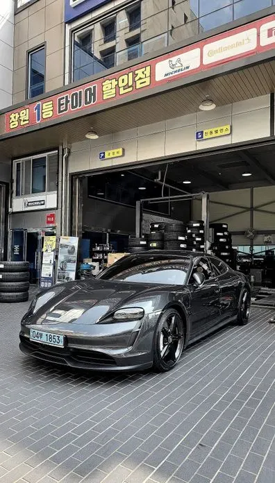 Porsche Taycan