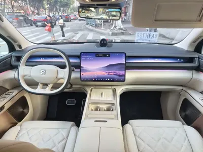 Nio ES8
