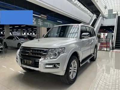 Mitsubishi Pajero (Import)