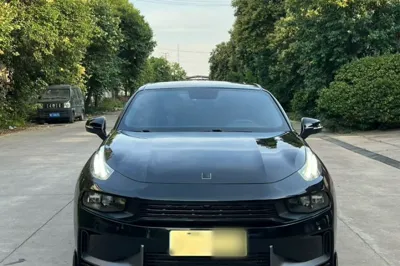 Lynk & Co 03