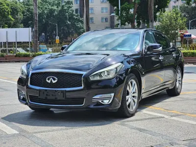 Infiniti Q70