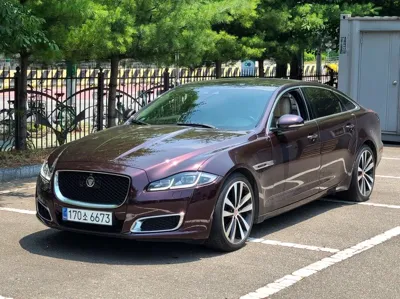 Jaguar XJ