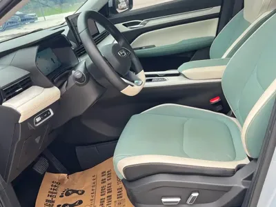Geely L HiP