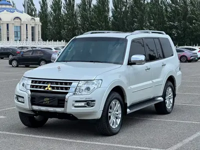 Mitsubishi Pajero (Import)