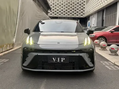 Lynk & Co 03