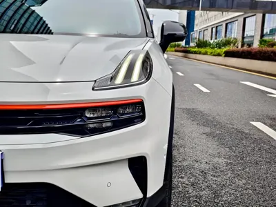 Lynk & Co 06