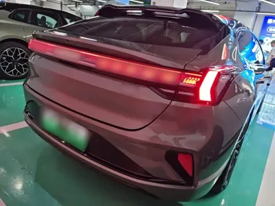 Zeekr 001