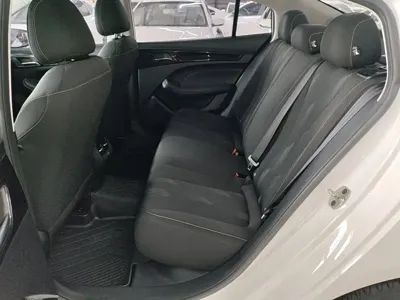 Roewe i5