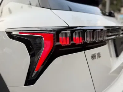 Lynk & Co 06