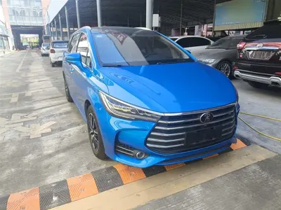 BYD MAX