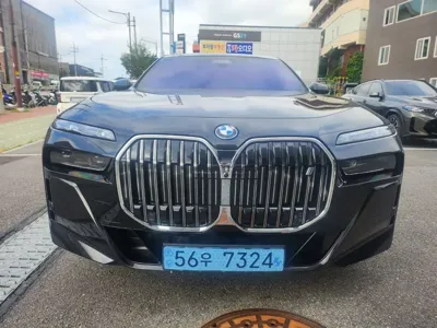 BMW i7