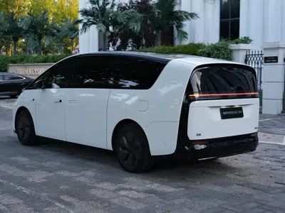Li Auto Li MEGA