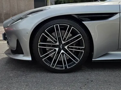 Astonmartin DB12