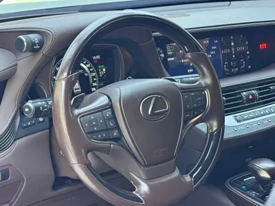 Lexus LS
