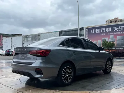 Roewe i5