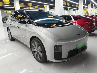 Li Auto 理想i8