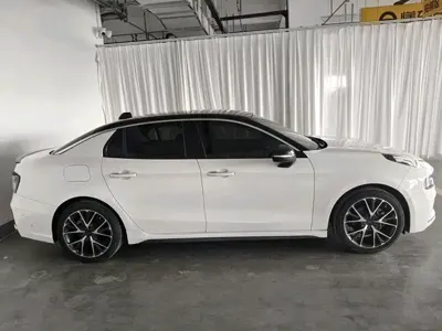 Lynk & Co 03