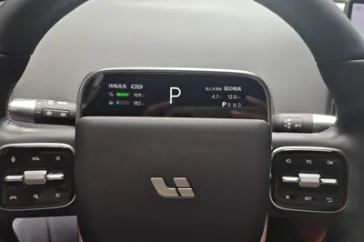 Li Auto L6