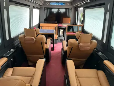 Hongqi 红旗金葵花国悦
