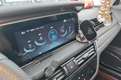 Hongqi HS5