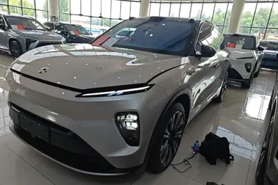 Nio ES8