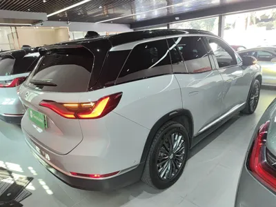Nio ES8