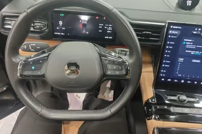 Nio ES8