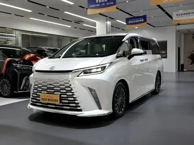 Lexus LM